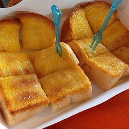 ขนมปังเนยนม