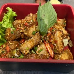 หมูกรอบคั่วพริกเกลือ (กับข้าว)