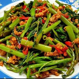 ผัดผักบุ้งหมูสับใส่กะปิ