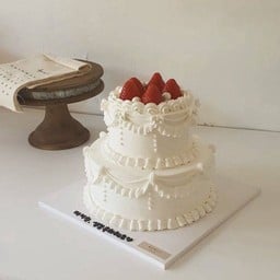 1.2 tier strawberry mix cake
