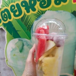 ผลไม้รวมปั่น (ส้ม แอปเปิ้ล สัปปะรด  แตงโม สตอเบอรี่)