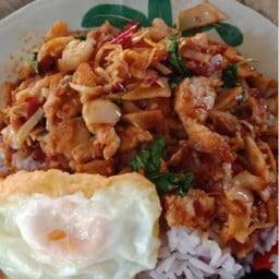พริกแกงหมูหน้อไม้ดองราดข้าว