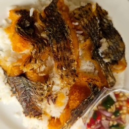 ข้าวปลาแกะ พริกน้ำปลามะนาวสด