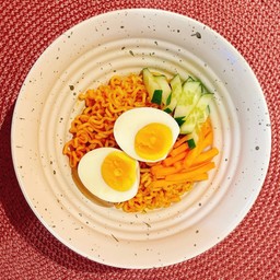 บิบิมรามยอน 비빔라면 Sweet and sour Korean Noodles
