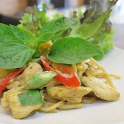 สปาเกตตีเขียวหวานไก่