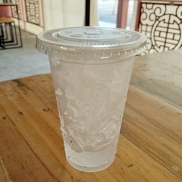 แก้วใส่น้ำแข็งเปล่า