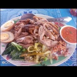 ข้าวหน้าเป็ดพะโล้ไข่ต้ม