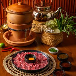 ชุดเนื้อสันคอพร้อมชุดผัก Chuck beef hot pot with vegetable set