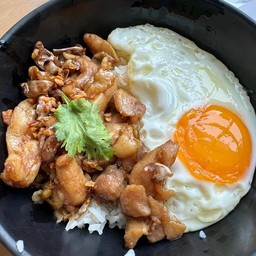 ข้าวหมูทอดกระเทียม+ไข่ดาว