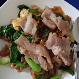 ผัดซัอิ๊วหมูเส้นใหญ่