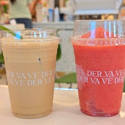 กาแฟลาเต้มะพร้าวใบเตย สตรอเบอร์รี่สมูทตี้