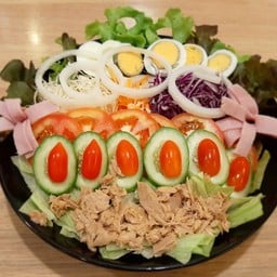 สลัดเฌอ (แฮม ทูน่า ไข่ต้ม)