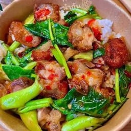 คะน้าหมูกรอบ