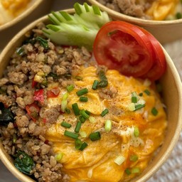 ข้าวไข่ข้นกระเพราหมูสับ