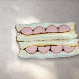 แซนวิชไส้กรอกชีส