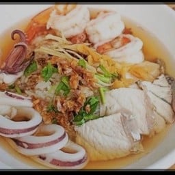 ข้าวต้มรวม (หมึก,กุ้ง,ปลา,หมู)