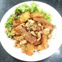 เส้นใหญ่กรอบคั่วไก่(เมนูใหม่)