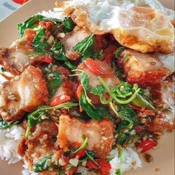 กระเพราหมูกรอบ