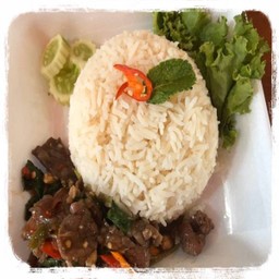 ข้าวกะเพราเนื้อStir-Fried Beef with Holy Basil on Rice