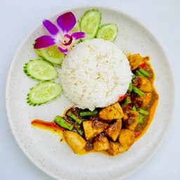 ข้าว+ผัดพริกแกงใต้ลูกชิ้นปลา