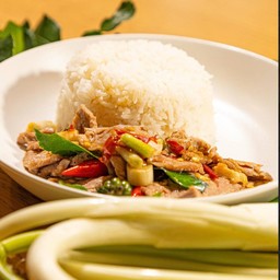 ข้าวราดผัดกระวาน เนื้อ