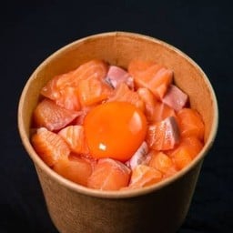 ข้าวหน้าแซลมอนดองหั่นเต๋า