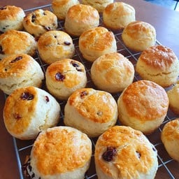 สโคนลูกเกด