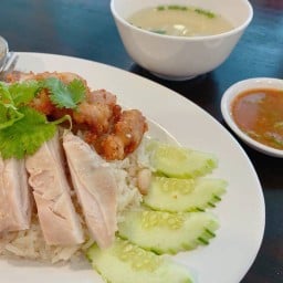 ข้าวมันไก่ ลิ้มตั่วเฮีย