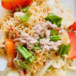 ยำมาม่าหมูสับ🍽️