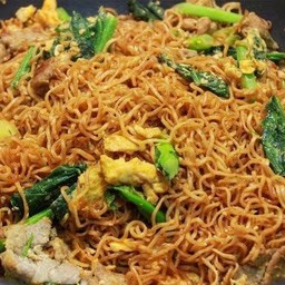 ผัดมาม่าหมู