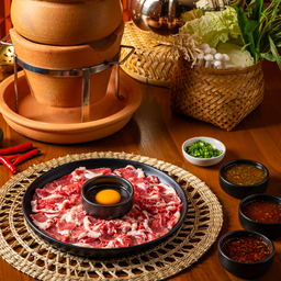 ชุดเนื้อน่องลายพร้อมชุดผัก Shank beef hot pot with vegetable set