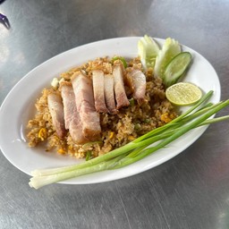 ข้าวผัดไข่หมูกรอบ