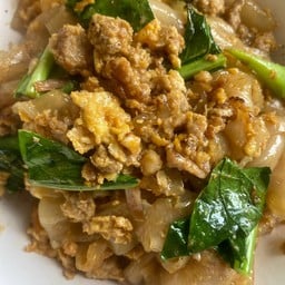 เส้นใหญ่ผัดซีอิ๊วหมูสับบ มันนัววววมากกจริ๊งงง