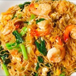 ผัดมาม่าทะเล