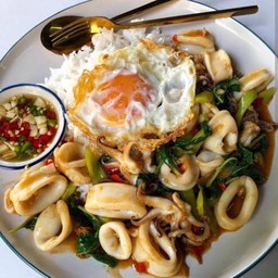 กระเพราปลาหมึก