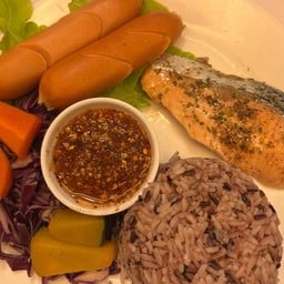 [อร่อยซ่ากับโค้ก] คอมโบข้าวหน้าปลาแซลมอนเพิ่มใส่กรอก +  โค้ก ไม่มีน้ำตาล (กระป๋อง) 