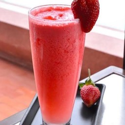 สสตอเบอร์รี่ปั่น