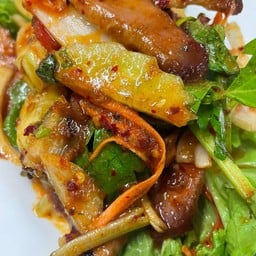 ยำคอหมูย่าง