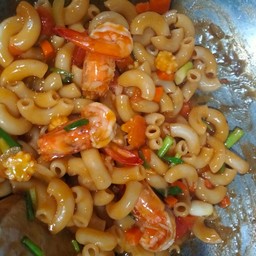 ผัดมักกะโรนีกุ้ง