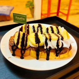 Toast With Nutella And Banana Whipping Cream