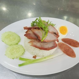 ข้าวหมูแดงใส่ไข่