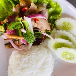 ข้าวยำคอหมูย่าง