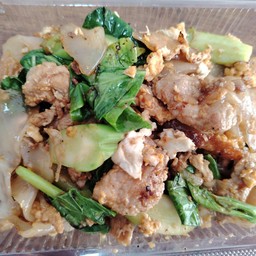 ผัดซีอิ้วเส้นใหญ่หมู