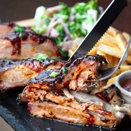 ซี่โครงหมูบาบีคิวครึ่งแร็ค