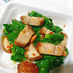 คะน้าหมูกรอบ