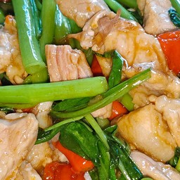 ข้าวผัดผักบุ้งหมูสามชั้น