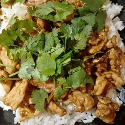 กระเทียมราดข้าว