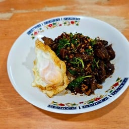 ข้าวกะพราหมูตุ๋น + ไข่ดาว