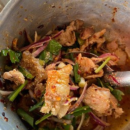 น้ำตกคอหมูย่าง
