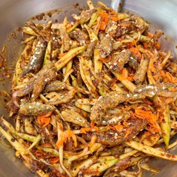 ยำมะม่วงปลากรอบ